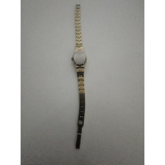 Bulova 1990 Square QuartzWatch Women New Battery Running Very Nice Petite 6\